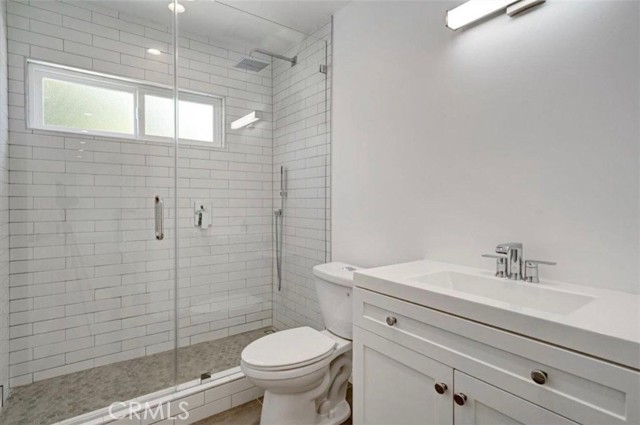 Detail Gallery Image 7 of 8 For 6219 Glide Ave, Woodland Hills,  CA 91367 - 2 Beds | 1 Baths