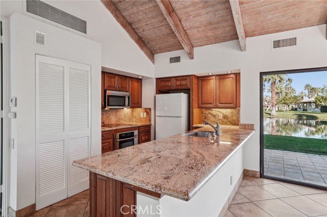 Detail Gallery Image 13 of 42 For 380 Wimbledon Dr, Rancho Mirage,  CA 92270 - 1 Beds | 1/1 Baths