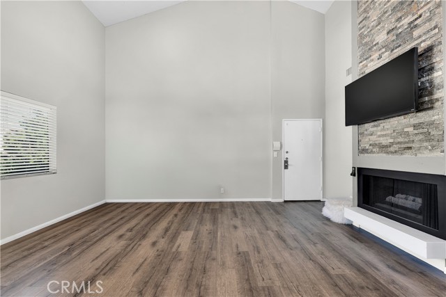 Detail Gallery Image 4 of 31 For 18445 Hatteras #403,  Tarzana,  CA 91356 - 2 Beds | 2 Baths