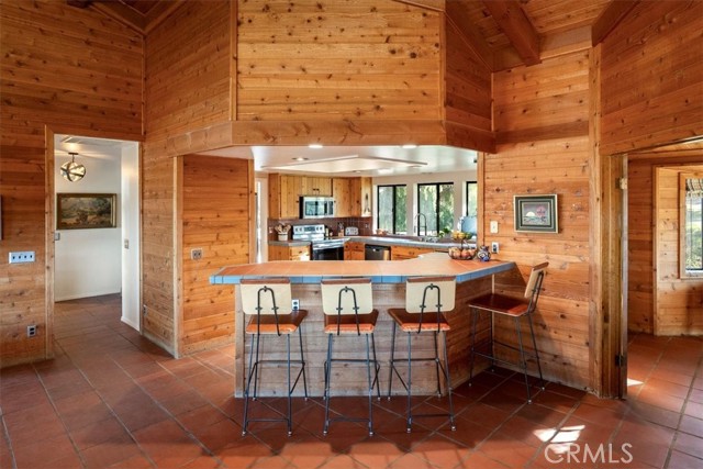 Detail Gallery Image 8 of 62 For 7975 Nacimiento Lake Dr, Paso Robles,  CA 93446 - 6 Beds | 3/1 Baths