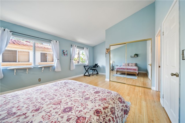 Detail Gallery Image 24 of 47 For 19950 Sherman Way Unit a a,  Winnetka,  CA 91306 - 3 Beds | 4 Baths