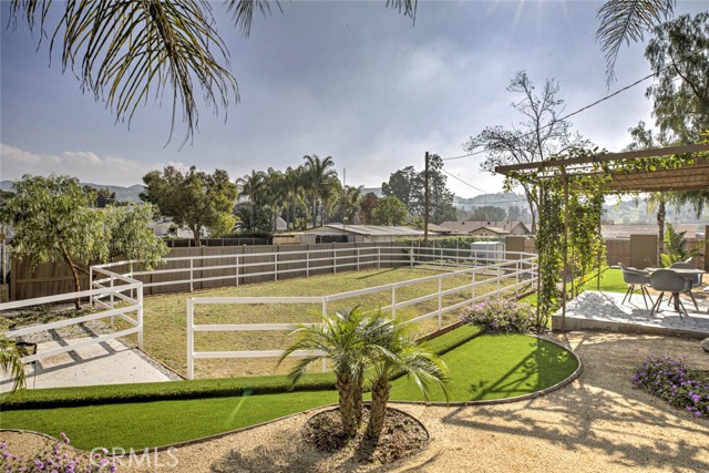 Detail Gallery Image 11 of 75 For 10555 Art St, Shadow Hills,  CA 91040 - 2 Beds | 3 Baths