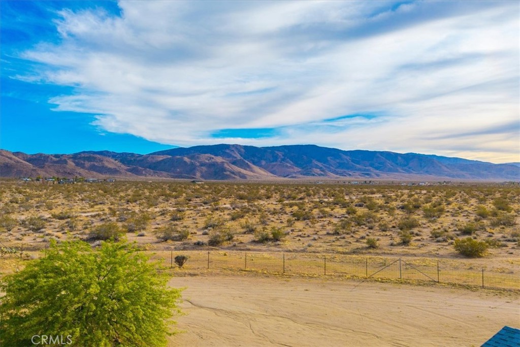 https://media.crmls.org/medias/a37890b6-5f26-44c0-b195-0f3734747d10.jpg?preset=X-Large