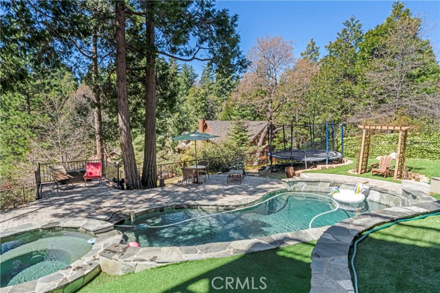 Detail Gallery Image 3 of 60 For 183 Chipmunk Dr, Lake Arrowhead,  CA 92391 - 6 Beds | 5/1 Baths