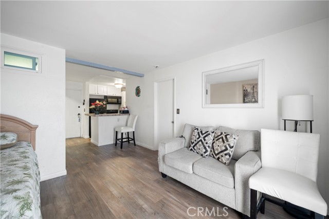 Detail Gallery Image 4 of 13 For 21800 Schoenborn St #215,  Canoga Park,  CA 91304 - 1 Beds | 1 Baths