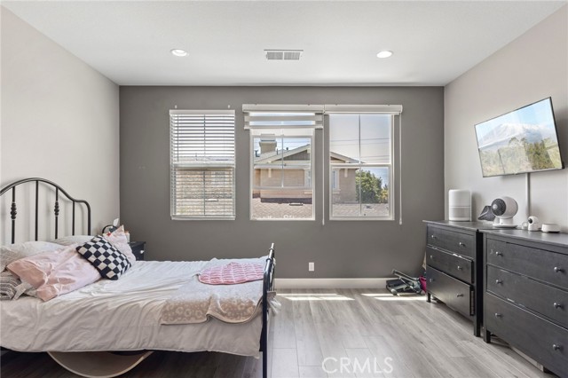 15530 Bonsai Way, Tustin CA: https://media.crmls.org/medias/a37a40dc-62c2-4aef-8642-856870ff1c4c.jpg
