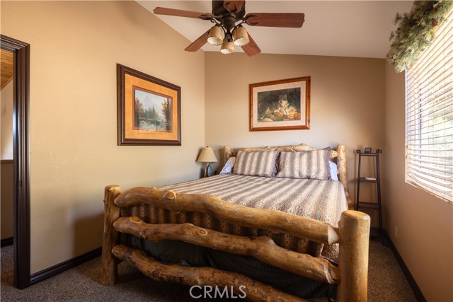 43850 Yosemite Drive, Big Bear Lake CA: https://media.crmls.org/medias/a37b23bd-a1d1-4488-b801-c4f5240fd71b.jpg