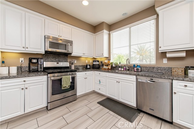 Detail Gallery Image 9 of 29 For 12440 Constellation St, Corona,  CA 91752 - 2 Beds | 2/1 Baths