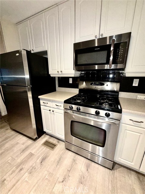 Detail Gallery Image 6 of 12 For 80 Huntington Street #712,  Huntington Beach,  CA 92646 - 2 Beds | 1 Baths