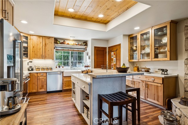 32360 Pine Manor Lane, Running Springs, CA 92382