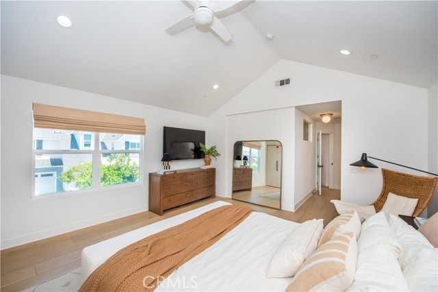 2065 Thurin Street, Costa Mesa CA: https://media.crmls.org/medias/a37cad0b-7187-4b4d-adff-3be02a4048e7.jpg