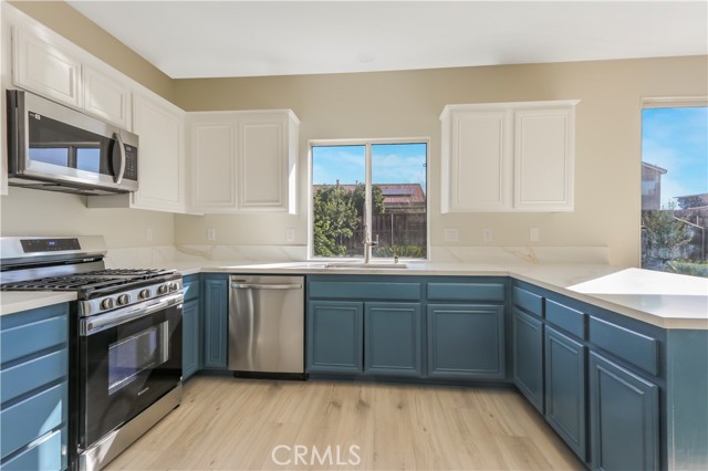 Detail Gallery Image 6 of 27 For 242 Spinnaker, San Jacinto,  CA 92583 - 4 Beds | 3 Baths