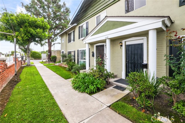 Detail Gallery Image 2 of 36 For 3342 Bradbury Road #34,  Rossmoor,  CA 90720 - 3 Beds | 1/1 Baths
