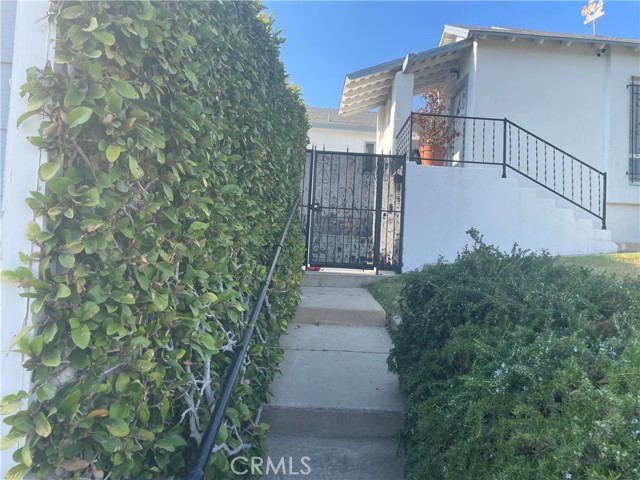 Detail Gallery Image 5 of 67 For 4037 W 63rd Street, Los Angeles,  CA 90043 - 4 Beds | 3 Baths