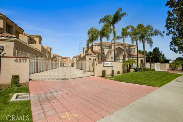4311 Paramount Boulevard, Pico Rivera CA: https://media.crmls.org/medias/a37f697f-4d92-4a8b-912c-62a33edf7eb8.jpg