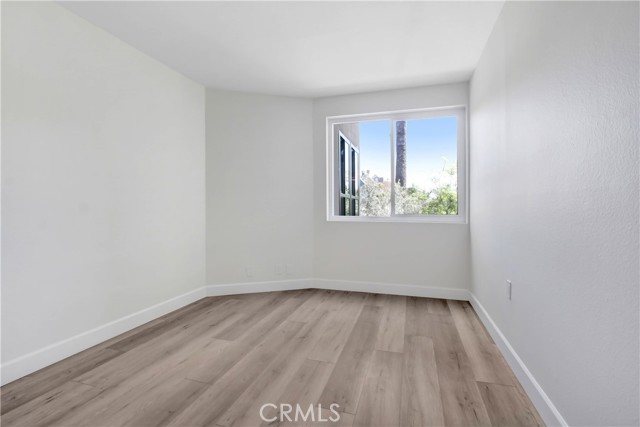 Detail Gallery Image 9 of 32 For 1277 S Beverly Glen Bld #303,  Los Angeles,  CA 90024 - 2 Beds | 2/1 Baths