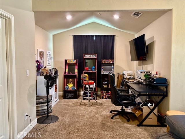 Detail Gallery Image 12 of 15 For 2220 N. Shady St, Visalia,  CA 93291 - 3 Beds | 2/1 Baths
