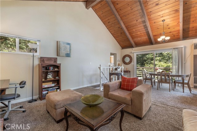 Detail Gallery Image 6 of 37 For 860 E Victoria Ct, Lake Arrowhead,  CA 92352 - 2 Beds | 1/1 Baths