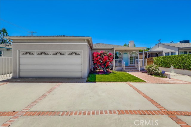 Detail Gallery Image 2 of 39 For 12506 Emelita St, Valley Village,  CA 91607 - 2 Beds | 2 Baths