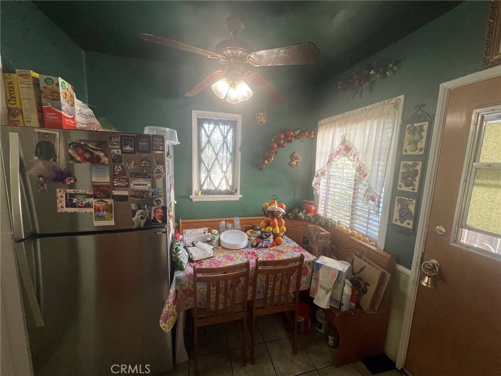 https://media.crmls.org/medias/a381e2aa-fe4a-44d8-ad7b-d735a702e634.jpg?preset=X-Large