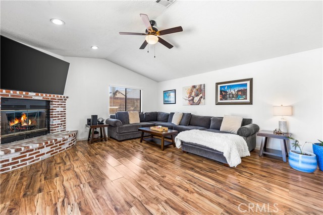 Detail Gallery Image 17 of 40 For 2100 Edam St, Lancaster,  CA 93536 - 3 Beds | 2 Baths