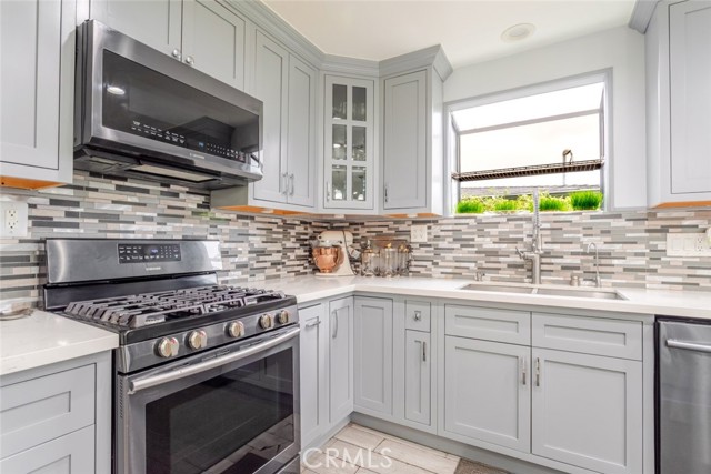 Detail Gallery Image 21 of 45 For 17242 Horace St, Granada Hills,  CA 91344 - 4 Beds | 4 Baths