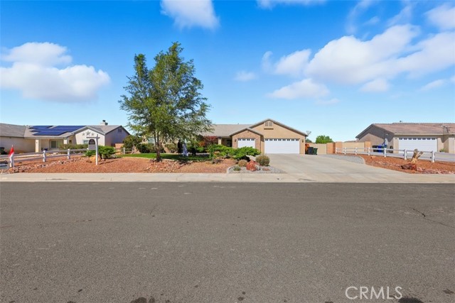 21268 Chardonnay, Apple Valley CA: https://media.crmls.org/medias/a3857ee1-58b4-4e27-9e31-c2a465eb9b86.jpg