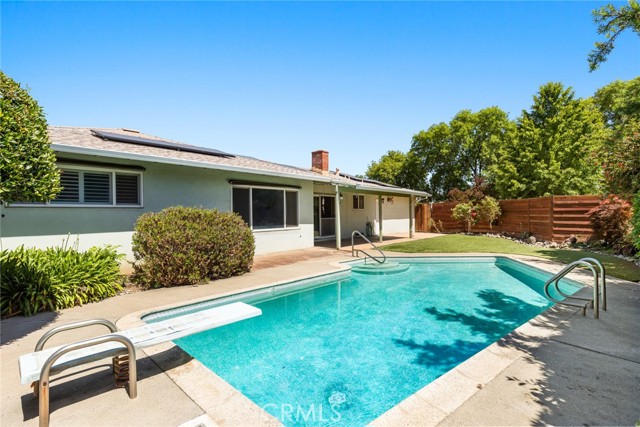 7 Pinecrest Circle, Chico CA: https://media.crmls.org/medias/a3873879-5212-46db-9db3-7d3d31b518b0.jpg