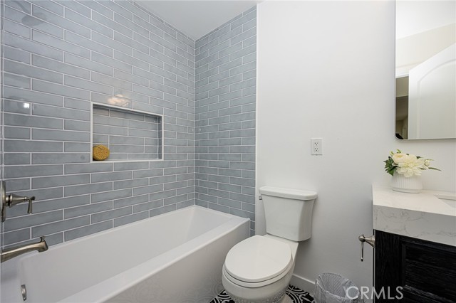 4548 Jade Street, Los Angeles CA: https://media.crmls.org/medias/a387c105-0711-4d63-bbc4-4f836f210bbc.jpg