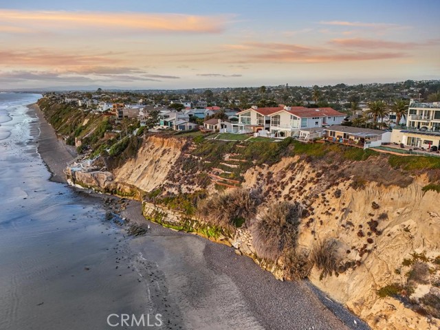 960 Neptune Avenue, Encinitas CA: https://media.crmls.org/medias/a388132b-65c5-4d19-9ce4-6fa5ea157aca.jpg