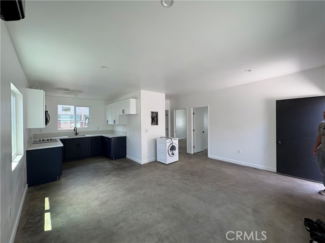 Detail Gallery Image 3 of 7 For 7315 1/2 Normandie, Los Angeles,  CA 90044 - 2 Beds | 1 Baths