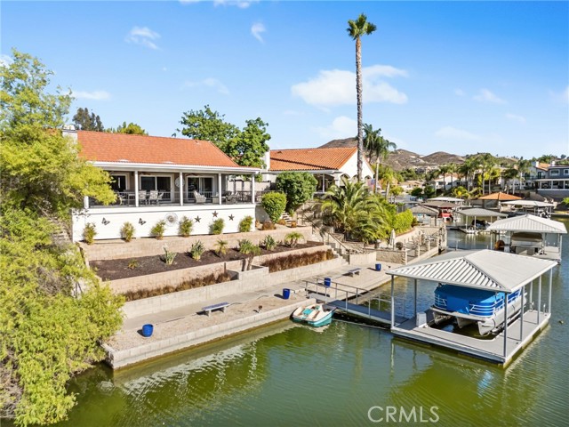 30201 Spray Drive, Canyon Lake CA: https://media.crmls.org/medias/a3892606-a90b-4c8c-86bb-130bb357e1f7.jpg