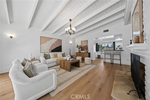 Detail Gallery Image 13 of 35 For 23000 Brenford Street, Woodland Hills,  CA 91364 - 4 Beds | 4 Baths