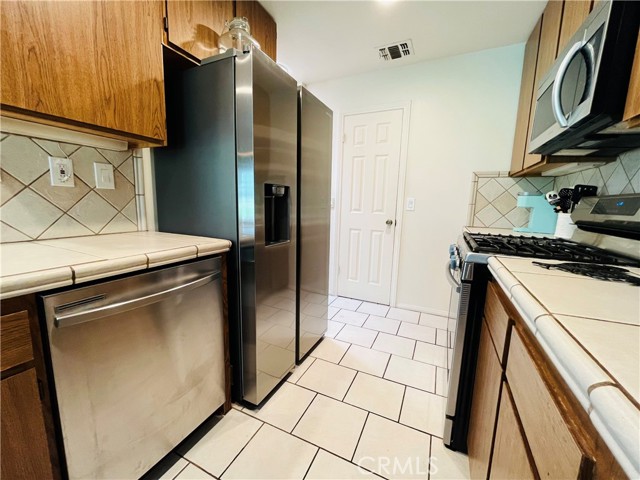 Detail Gallery Image 5 of 19 For 27535 Lakeview Dr #53,  Helendale,  CA 92342 - 2 Beds | 2 Baths