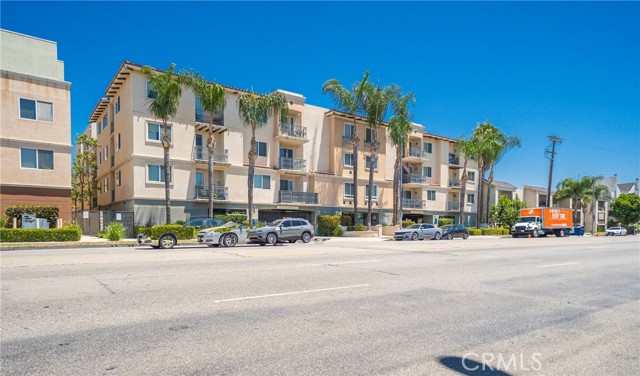 13941 Sherman Way, Van Nuys CA: https://media.crmls.org/medias/a38bb868-fe2f-4667-9dca-2c821973f46a.jpg