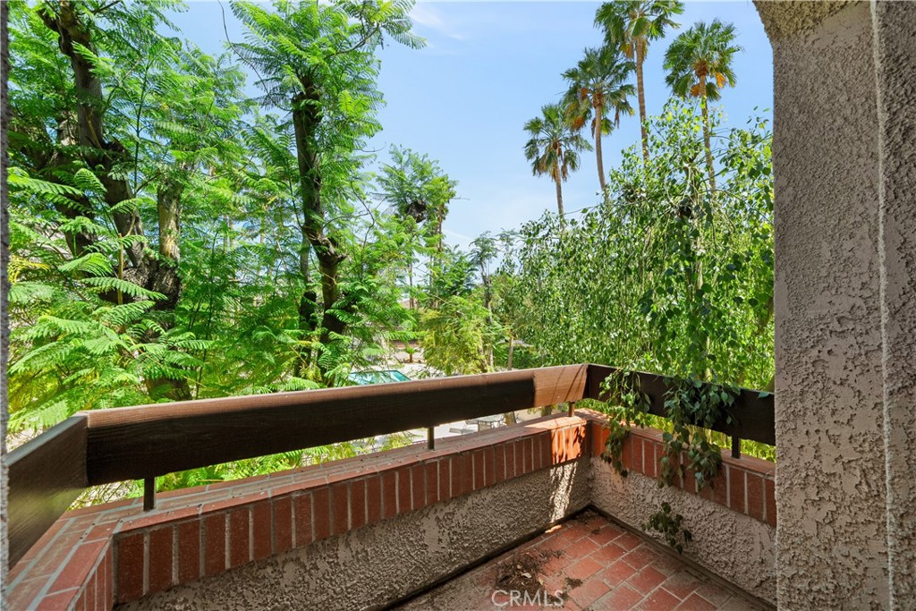 https://media.crmls.org/medias/a38c1b57-5f24-459e-8dbf-9a3314b98c0f.jpg?preset=X-Large