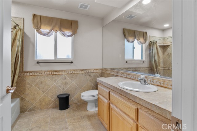 Detail Gallery Image 13 of 22 For 12210 Larch St, Oak Hills,  CA 92344 - 5 Beds | 3 Baths