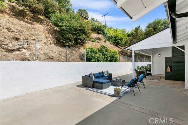 Detail Gallery Image 43 of 51 For 3900 Benedict Canyon Dr, Sherman Oaks,  CA 91423 - 3 Beds | 4 Baths