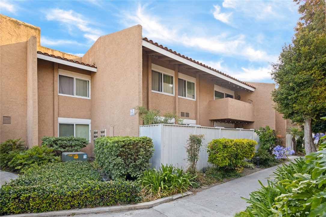 1001 W Macarthur Blvd #104, Santa Ana, CA 92707