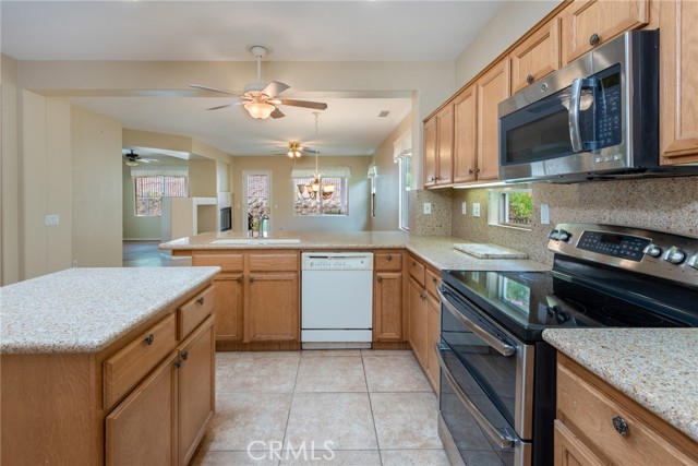 Detail Gallery Image 11 of 39 For 24051 Steelhead Dr, Corona,  CA 92883 - 2 Beds | 2 Baths