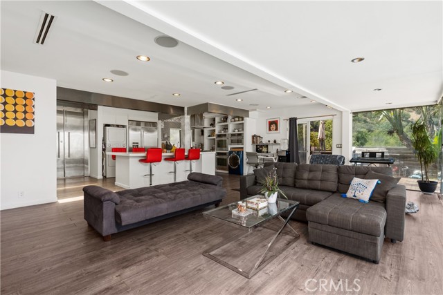 Detail Gallery Image 11 of 43 For 7241 Woodrow Wilson Dr, Los Angeles,  CA 90068 - 2 Beds | 2 Baths