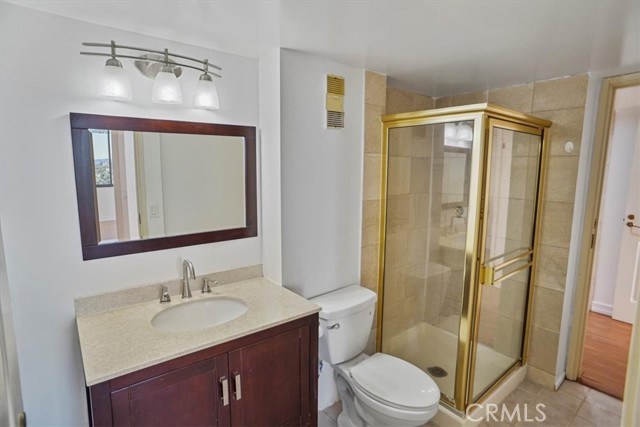 Detail Gallery Image 13 of 18 For 343 Pioneer Dr #703,  Glendale,  CA 91203 - 2 Beds | 1 Baths