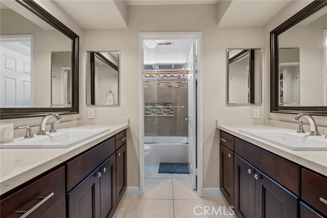 3 Snowdon, Rancho Santa Margarita CA: https://media.crmls.org/medias/a39111bf-5762-4dbf-889f-4379de3ff5ee.jpg