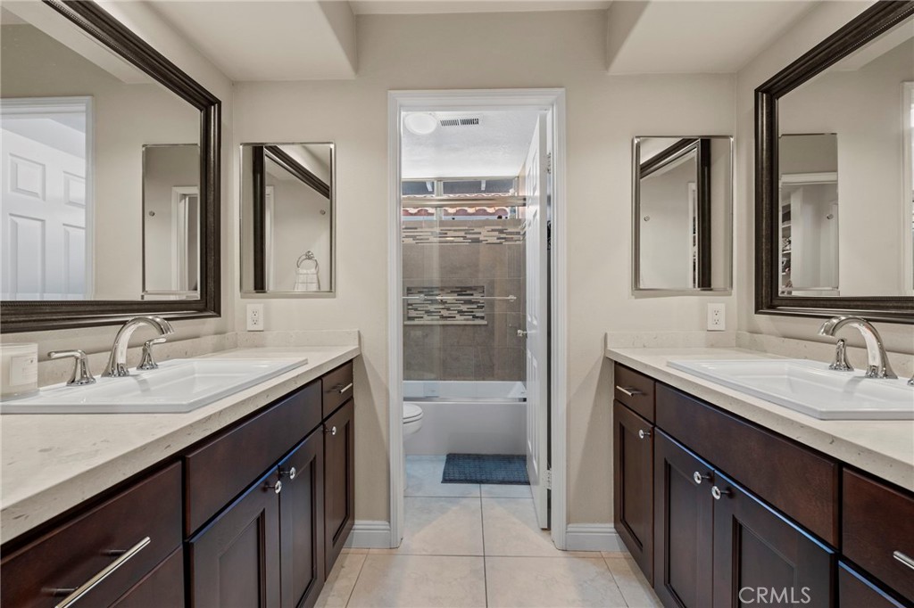 MLS #OC25192282 image #30