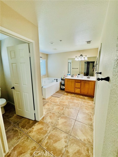 Detail Gallery Image 12 of 24 For 14995 Cory Way, Fontana,  CA 92336 - 4 Beds | 2/1 Baths