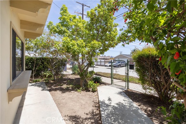 920 W Elberon Avenue, San Pedro CA: https://media.crmls.org/medias/a3938f67-88ce-4128-8d3a-2f6752540401.jpg