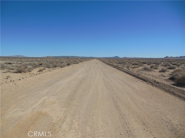 Detail Gallery Image 2 of 7 For 105 Smoke Bush, Lucerne Valley,  CA 92356 - – Beds | – Baths