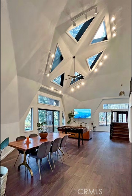 Detail Gallery Image 5 of 8 For 1349 Valley View, Crestline,  CA 92325 - 4 Beds | 3 Baths