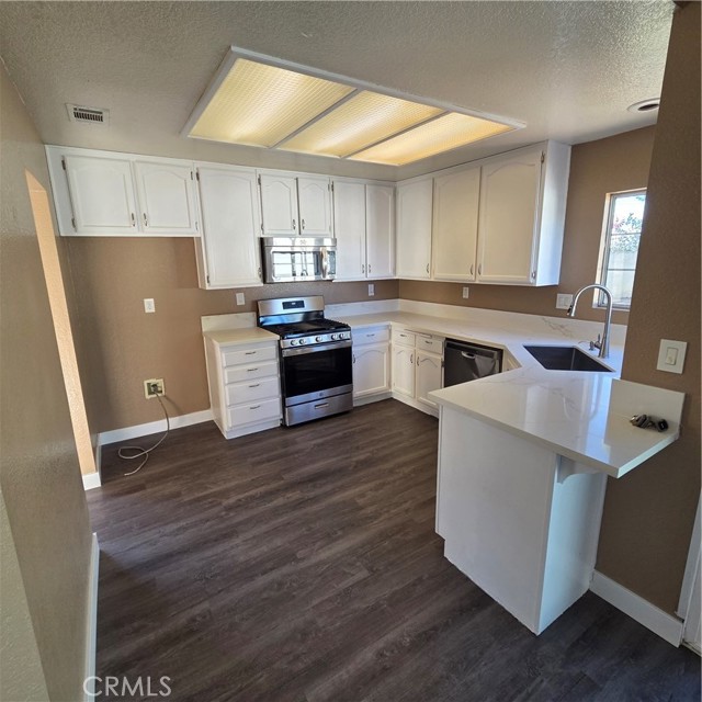 Detail Gallery Image 4 of 11 For 19935 Westerly, Riverside,  CA 92508 - 4 Beds | 3 Baths