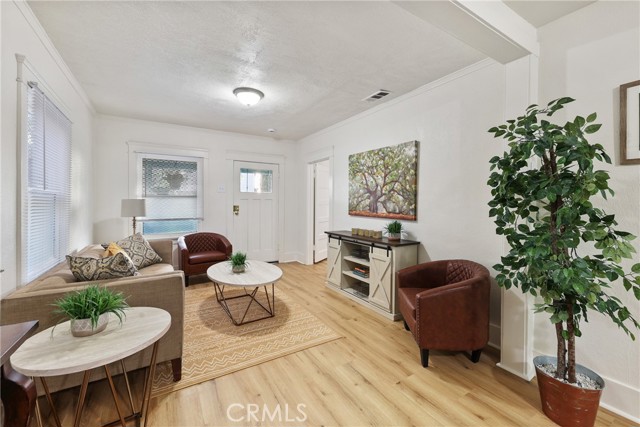 Detail Gallery Image 5 of 16 For 1146 N Loma Vista Dr, Long Beach,  CA 90813 - 2 Beds | 1 Baths